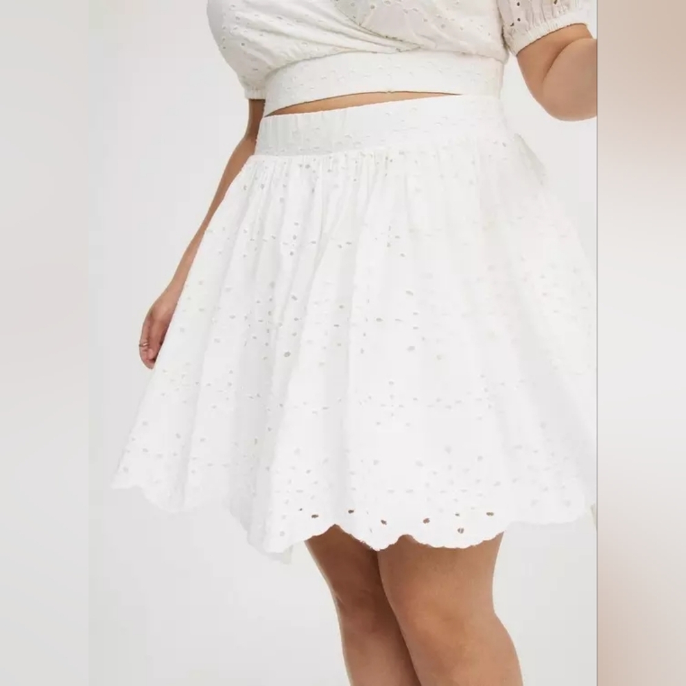 NWT Torrid Surplice Scallop Mini Skirt Set - "Cloud Dancer" White - 2X - Picture 7 of 7